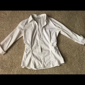 White cuffed quarter length buttoned up shirt